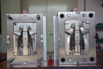 模具注塑廠(chǎng)在注塑加工時(shí)注塑機(jī)為什么會(huì)產(chǎn)生噪聲？