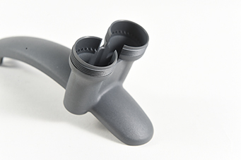 塑膠模具注塑加工選擇注塑機時應該注意什么呢？