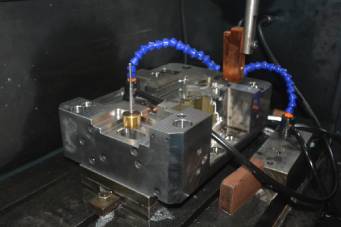 塑料注塑模具加工，十年如一日的堅(jiān)持