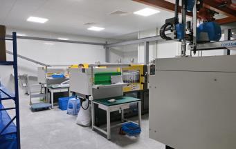 注塑成型的零件容易混入污染物嗎？