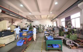 深圳模具廠：精度可達(dá)±0.005mm，打造模具行業(yè)新高度！